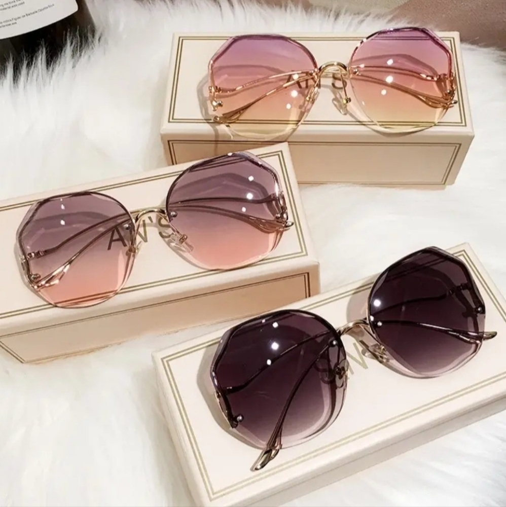 Gorgeous sunglasses radiant pinky purple gold trim new w tags. Hp 🔥🔥🔥🔥